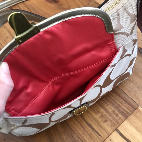 Coach Handbag - Picture 4 of 8